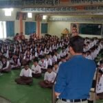 Akaltara News : सरस्वती शिशु मंदिर में साइबर अपराध जागरूकता कार्यक्रम आयोजित, वेलविशर फाउंडेशन के तत...