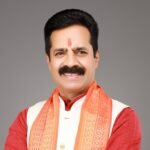Janjgir News : भारी बारिश की आशंका को देखते हुए किसान धान की कटाई टालें, कटी फसल को तिरपाल से ढककर र...